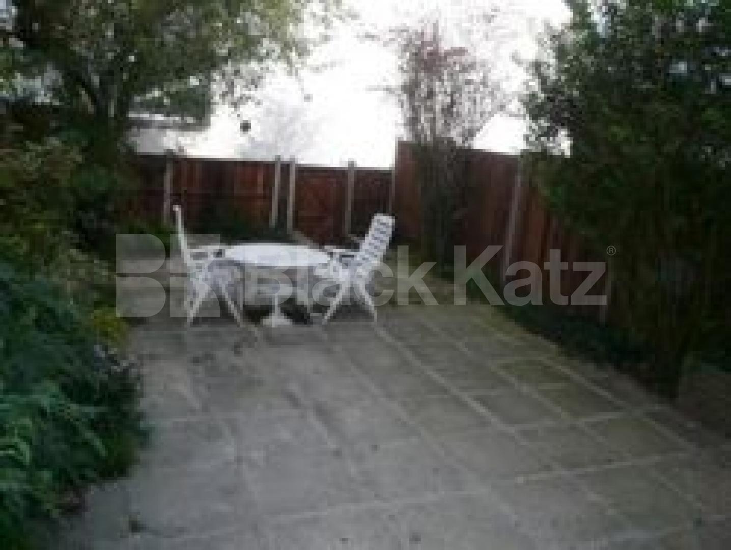 			4 Bedroom, 1 bath, 1 reception Flat			 Birchington Road, CROUCH END N8